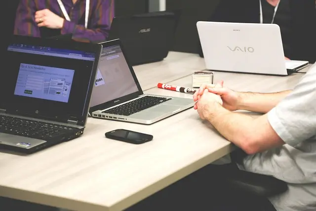 Cómo elegir el software fácil de usar más adecuado para tu equipo