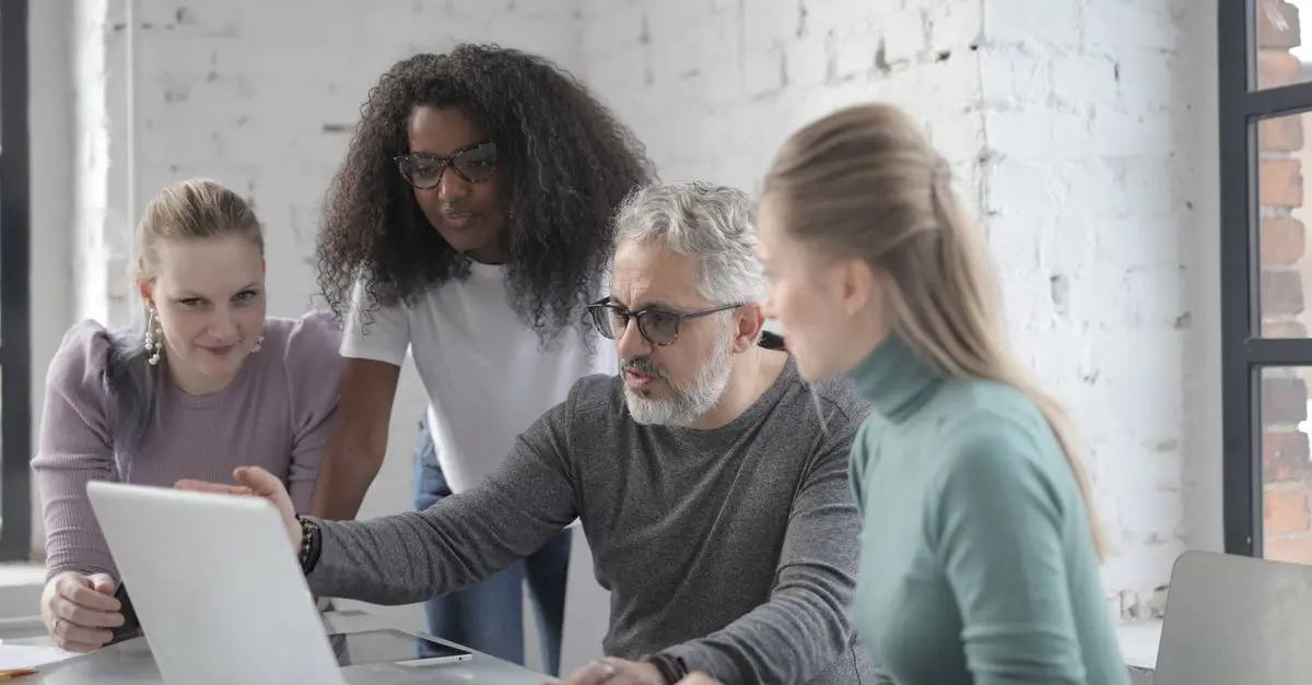 Cómo seleccionar el software fácil de usar más eficaz para tu equipo
